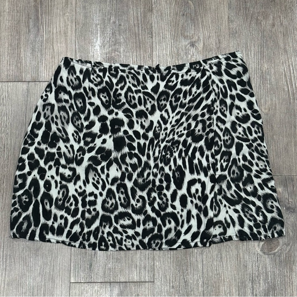 Motel Black and Grey Leopard Print Mini Skirt size Small